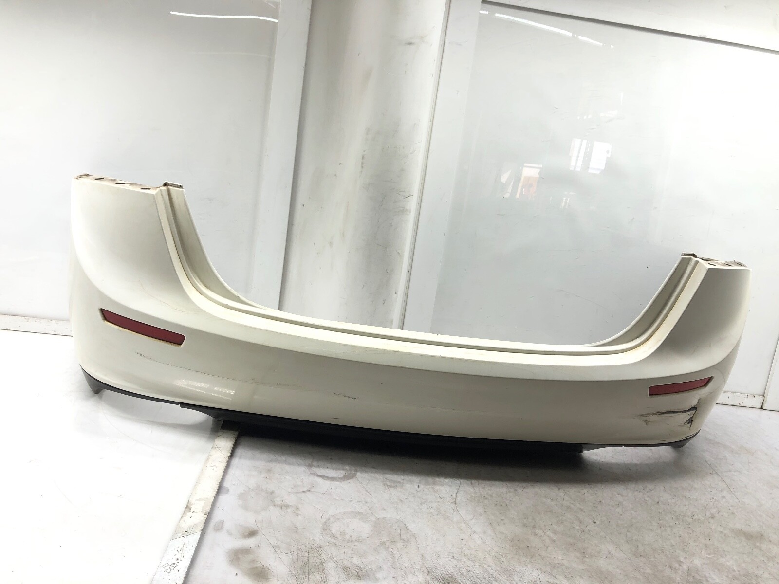 2014-2017 MASERATI GHIBLI REAR BUMPER COVER OEM BIANCO WHITE #DAMAGED.