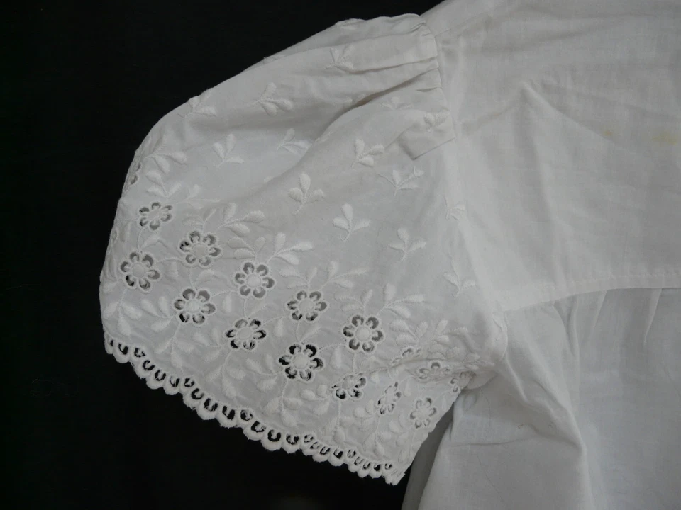 Chemise de nuit ancienne enfant brodée – Manche courte – Vintage REF 4719C - Photo 2/4