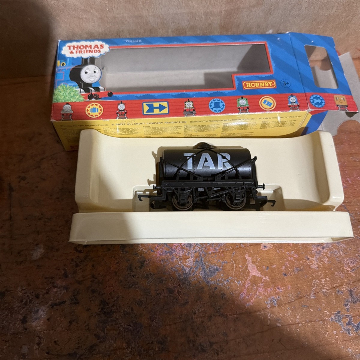 Hornby thomas グレートウォータートン駅 Hornby Thomas Train HO OO Black Tar Tanker Car R9006 Box Bachmann