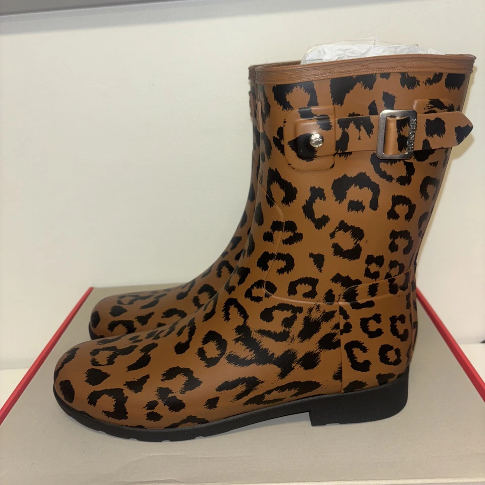 Bota HUNTER tamanho 10 original estampa de leopardo refinada curta chuva chita NOVA NA CAIXA - Imagem 3 de 4