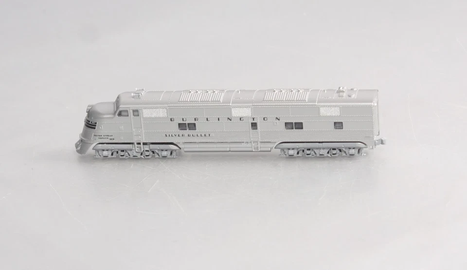 Kato 106-090 N CB&Q EMD E5A Diesel & Silver Streak Zephyr Passenger Set - Image 2 of 4