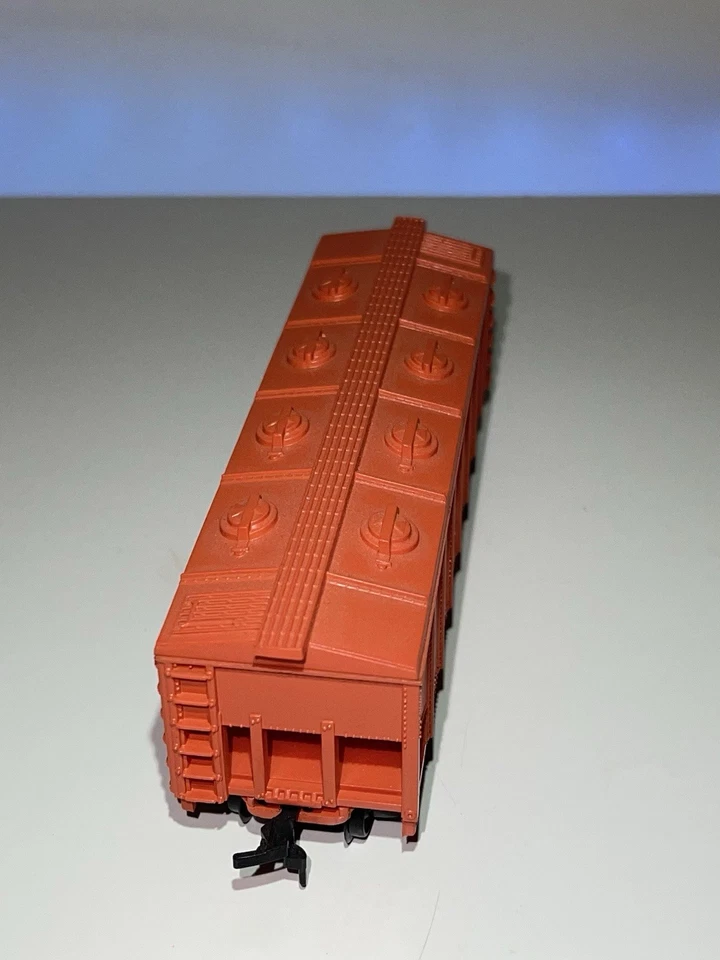 Model Power HO Scale 36' 2 Bay Covered Hopper — Granite Rock 1001 - Image 3 of 4
