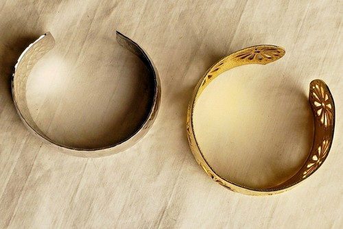 Retro Pair of 1980's Bangle Cuff Bracelets - One Silver Tone & One Golden Tone - Picture 7 of 7