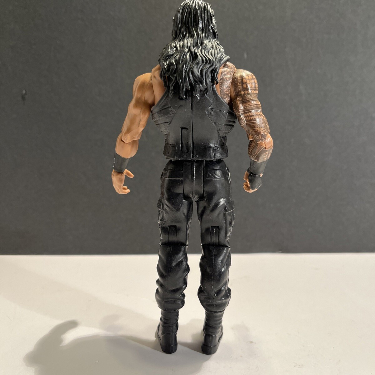 【未開封】WWE フィギュア　Roman Reigns WWE Roman Reigns Chase & Common Basic Series 129 Action