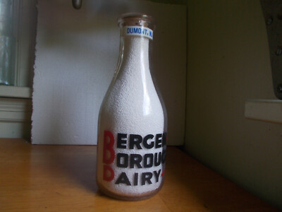 BERGEN BOROUGHS DAIRY RARE 2 COLOR QUART MILK BOTTLE FROM DUMONT,NJ