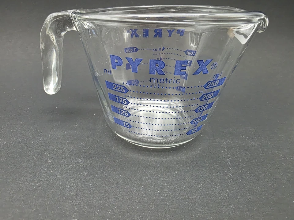 Taza Medidora PYREX Cocina Inglesa y Métrica Hornear Hecha en EE. UU. Foto 2 de 4