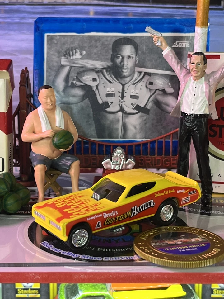 Johnny Lightning 1972 Dodge Charger Revell’s Chi-Town Hustler Funny NMCondw/Coin - Image 3 of 4