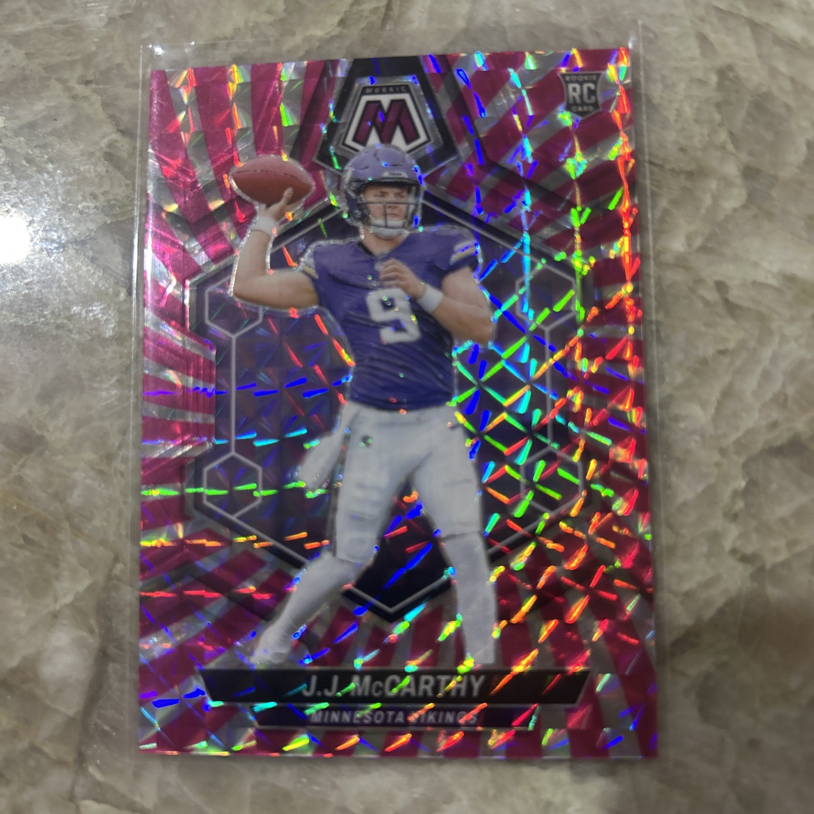 2024 Panini Mosaic Rookies J.J. McCarthy #310 Pink Swirl Mosaic Prizm /13 (RC)