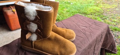 Koolaburra by UGG Victoria Short Suede Boots Chestnut Bow Women's Size 10 NEW