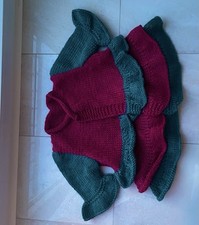 Handgestrickter Kinderponcho – Pink mit grünen Rändern, weich & warm