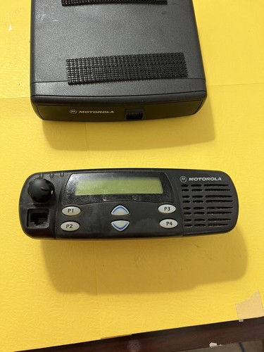 Motorola CDM1250 VHF 136-174 MHz testina remota 45 Watt AAM25KKD9AA2AN - Foto 2 di 7