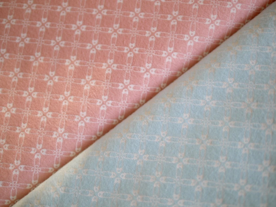 MODA Flanell Patchworkstoff SWEET BABY Sicherheitsnadeln für Babywindel 2 Farben - Bild 2 von 4