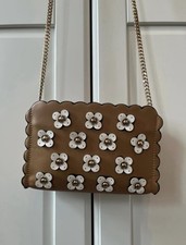 Zara Clutch Cognac mit Blüten, Kettenhenkel Umhängetasche Gold Chain