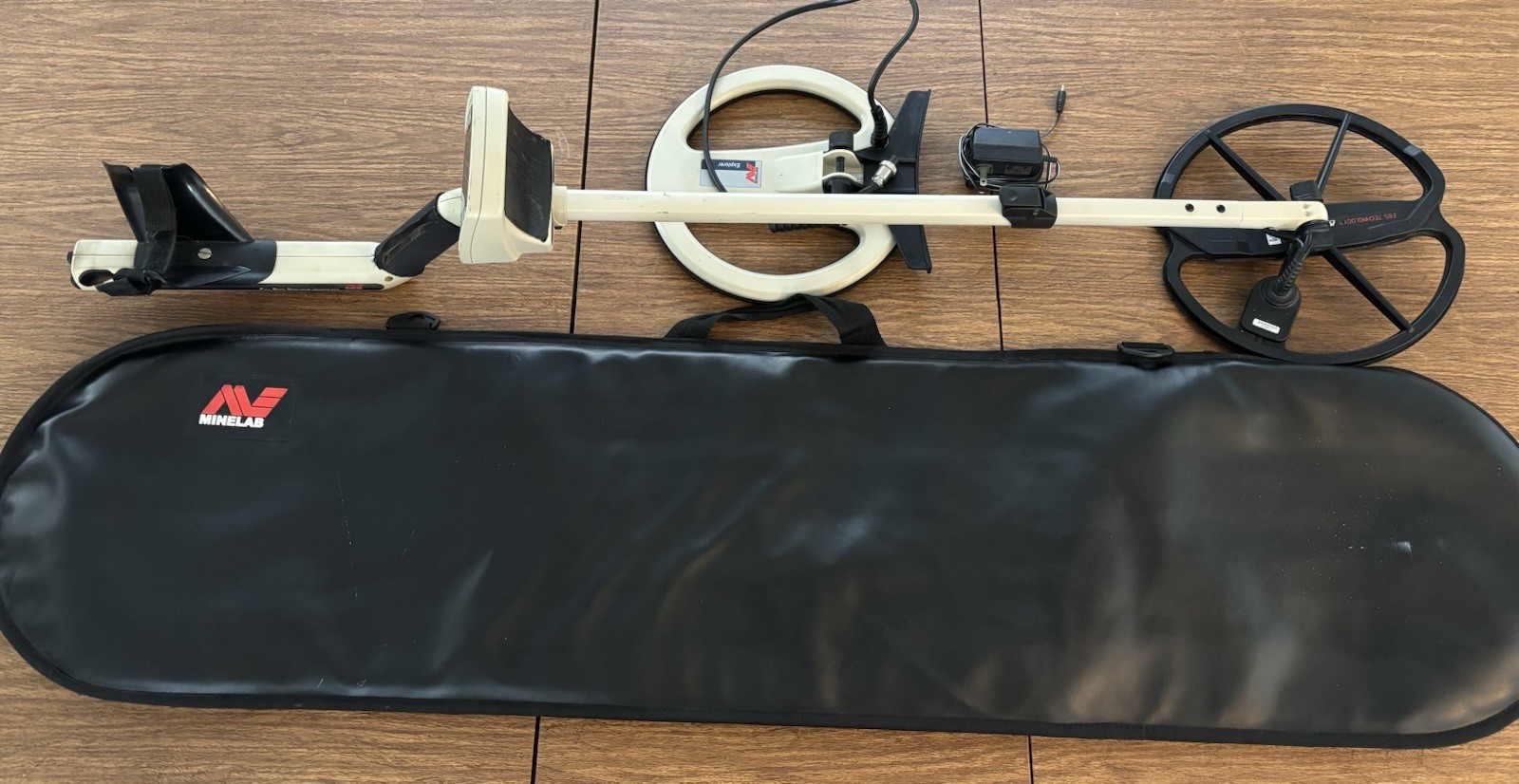 Minelab Explorer XS Metal Detector With Case 2 Coils Battery Pack / Works Great