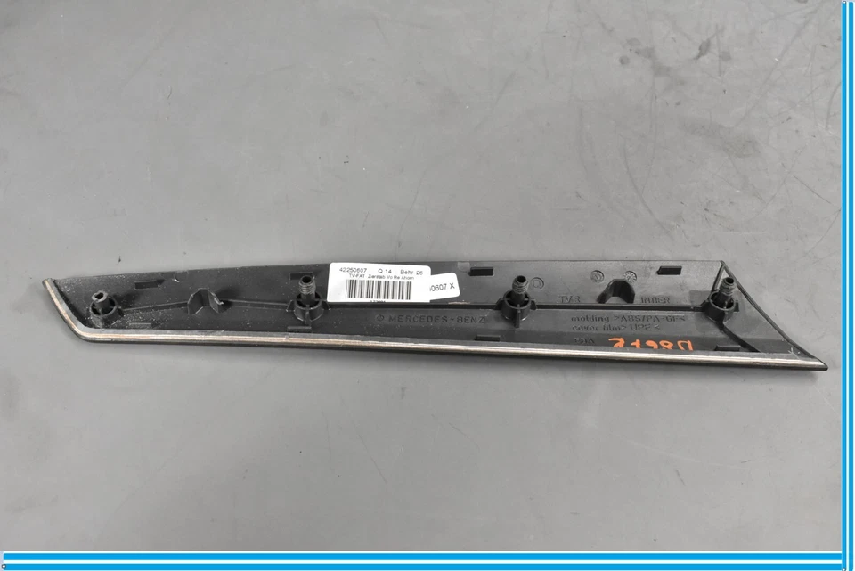 10-12 Mercedes-Benz C350 W203 Panel Puerta Delantera Derecha Moldura Fabricante Original Foto 4 de 4