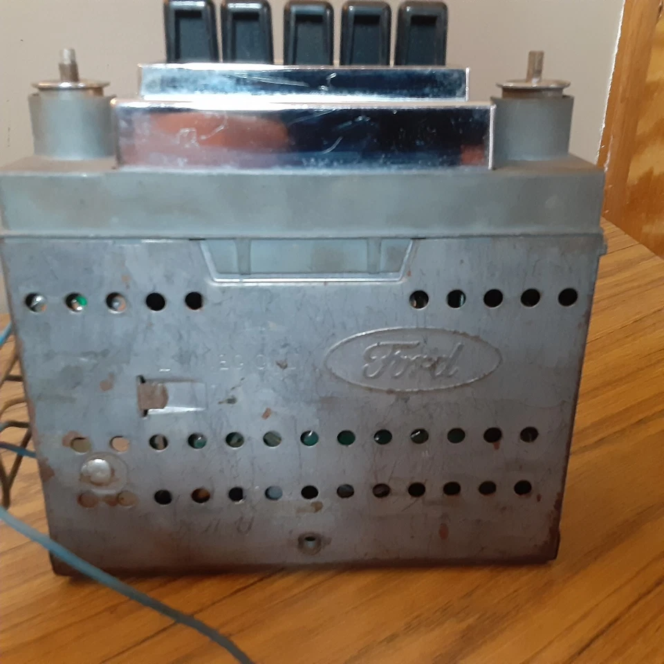 Vintage 1970 Ford Fairlane Montego Original AM Radio D00A-18806-c Untested G3 - Image 3 of 4