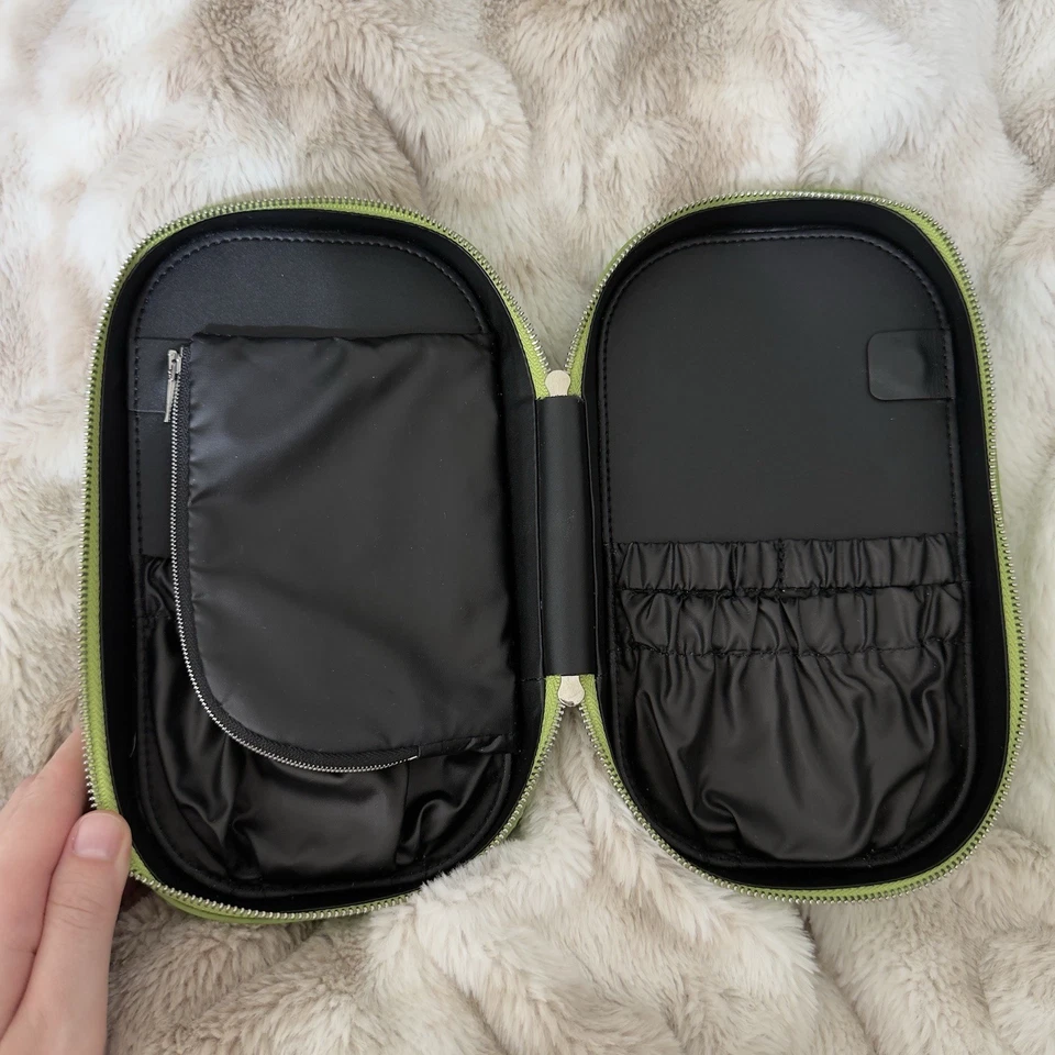 Estuche de brochas de maquillaje de cuero verde limitado - ARTSKILLSTORE x manzana dorada (Rusia) Foto 2 de 4