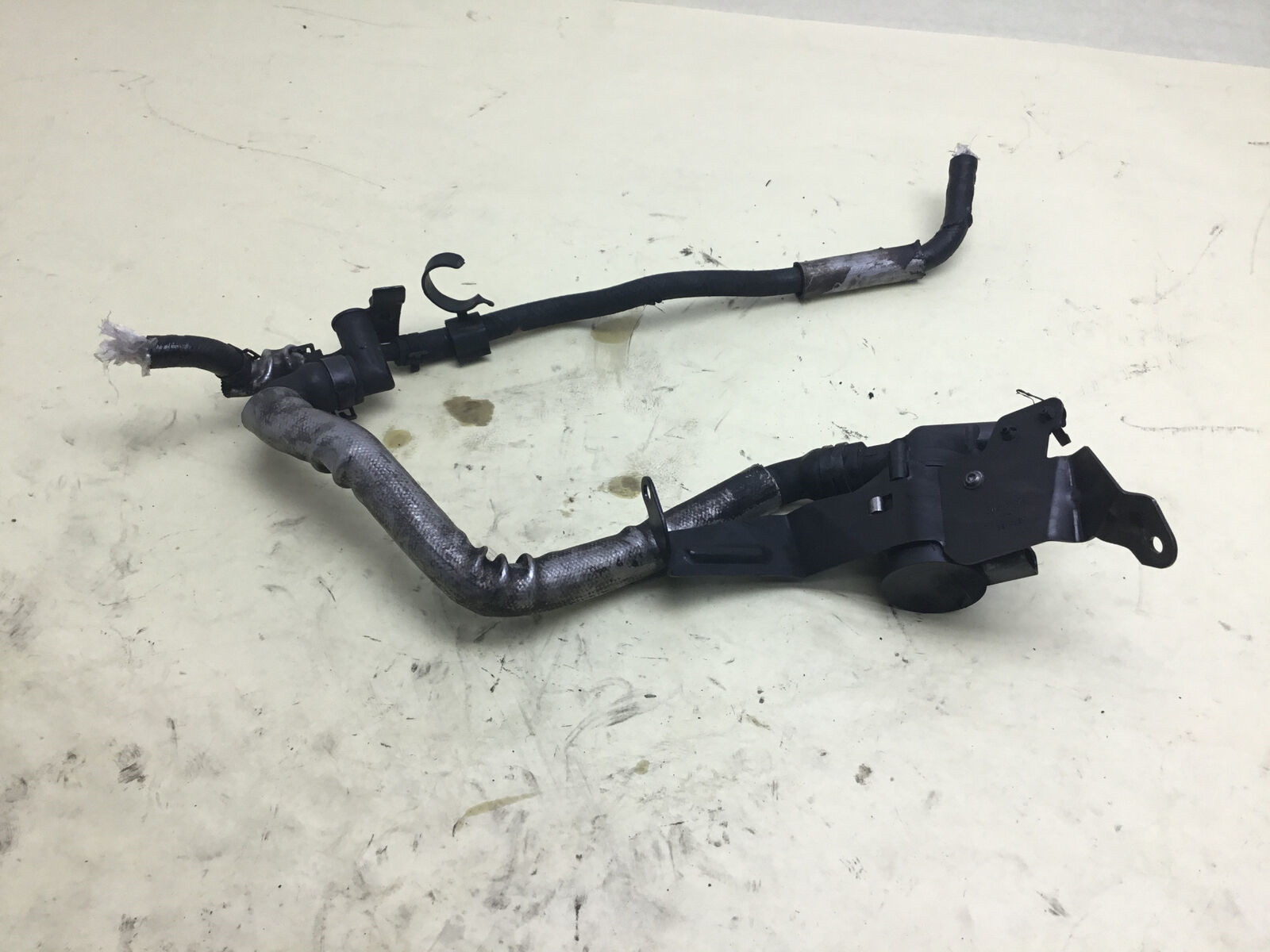 13-18 Bentley Flying Spur W12 Auxiliary Water Pump W/ Hose Pipe Tube Bracket |:Y