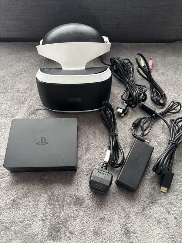Sony PlayStation VR V2 Headset (CUH-ZVR2) - PS4- Working - Read Description