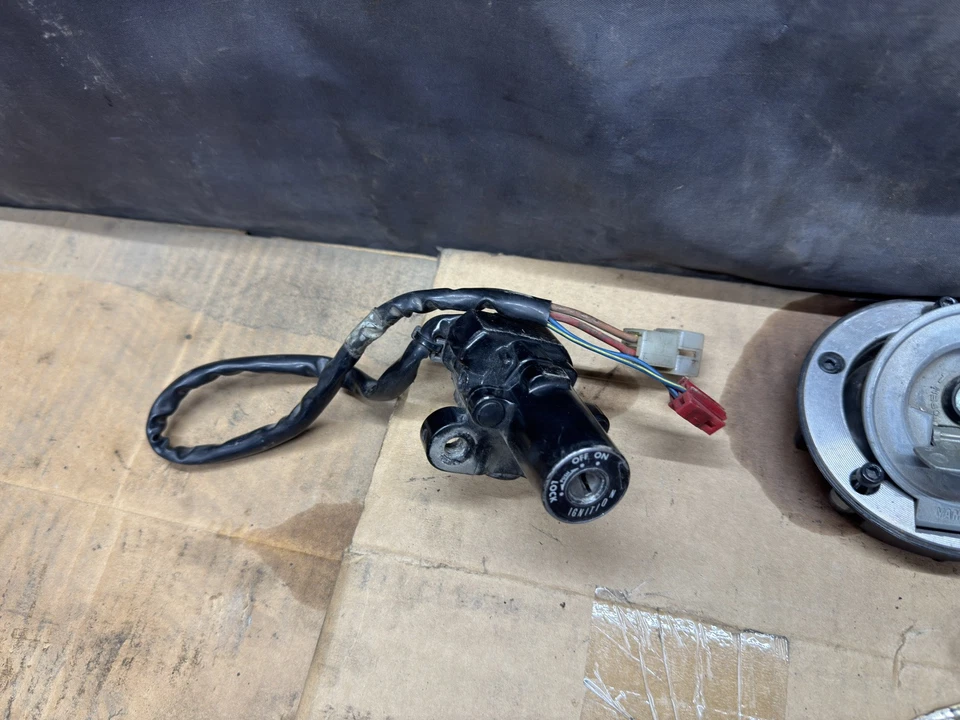 2005 03-05 06-09 YAMAHA R6 R6S YZF 600 OEM LOCKSET IGNITION GAS CAP KEY LOCK Y - Image 4 of 4