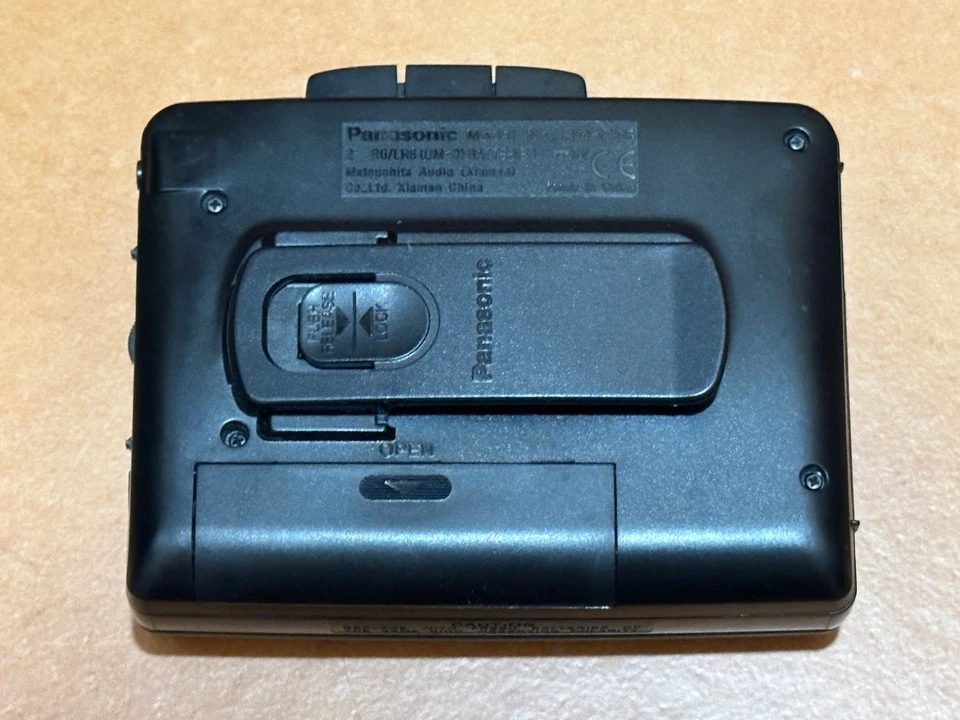 PANASONIC XBS RQ-P35 WALKMAN STEREO CASSETTE PLAYER CUFFIA TESTATO FUNZIONANTE - Immagine 3 di 3