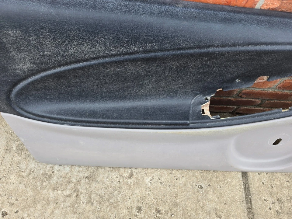 Ford Mustang GT LX 1994-1998 paneles de puerta manuales negros y grises Foto 4 de 4