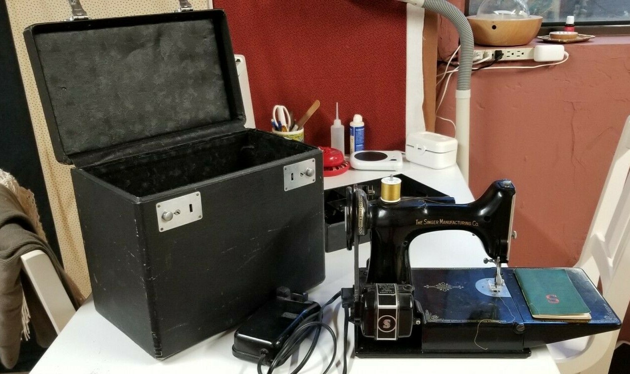 1947 Singer Featherweight sewing machine, case & accessories eBay