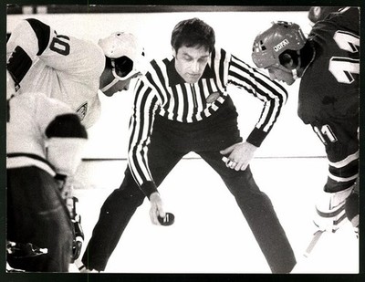 Photograph Munich, Ice Hockey World Cup 1975, Pole Potz Jersy vs Tschec 