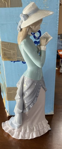 Vtg LLADRO #5000 "Lady Reading A Book RETIRED W/Box - Picture 8 of 11