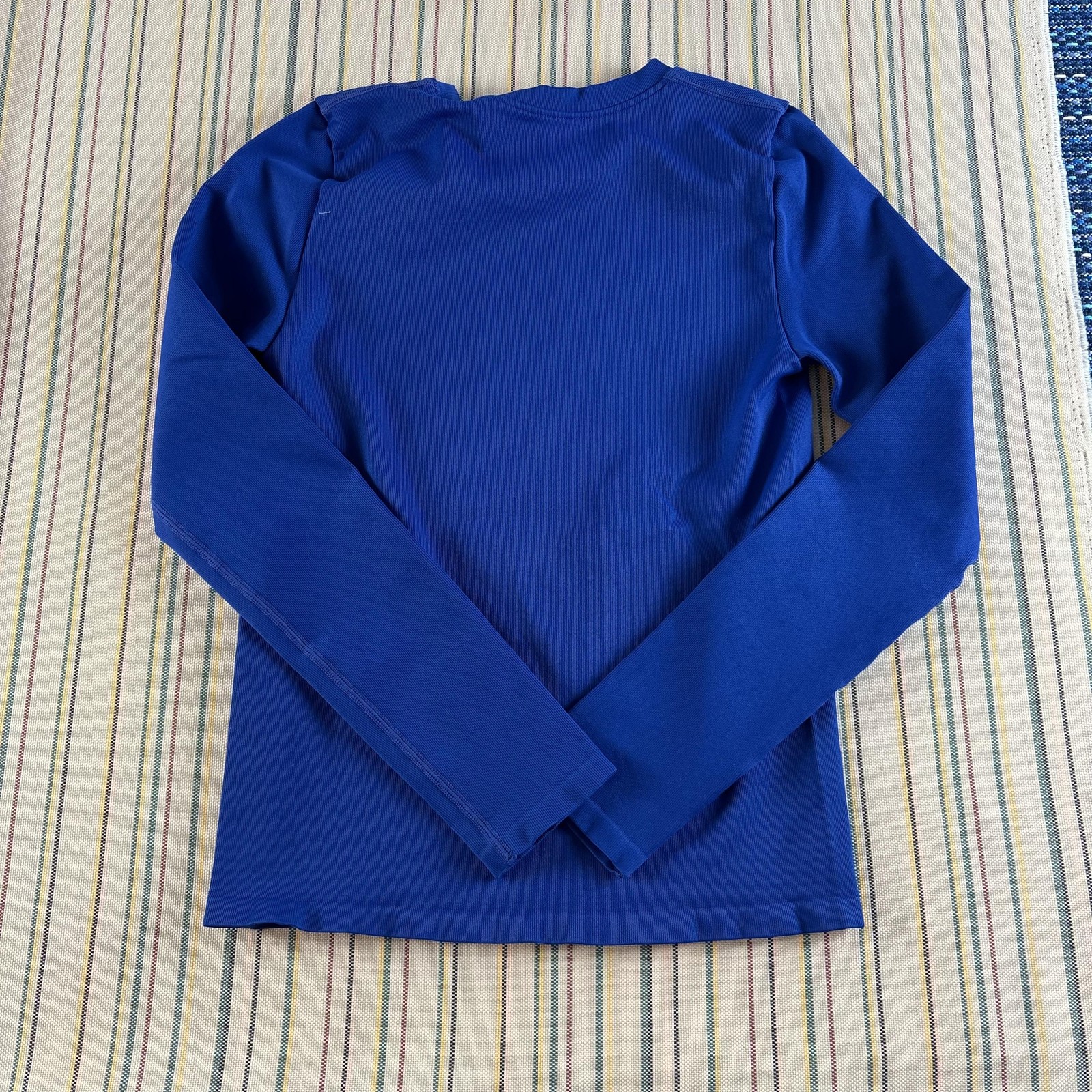 OQQ Shirt Womens Medium Blue Long Sleeve Seamless Athletic Compression Top