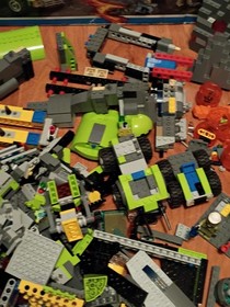 LEGO City: Volcano Heavy-Lift Helicopter (60125)    Read DESC