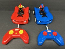 Little Tikes RC Wheelz Bumper Cars Set of 2 Remote Control w Bump Out Drivers