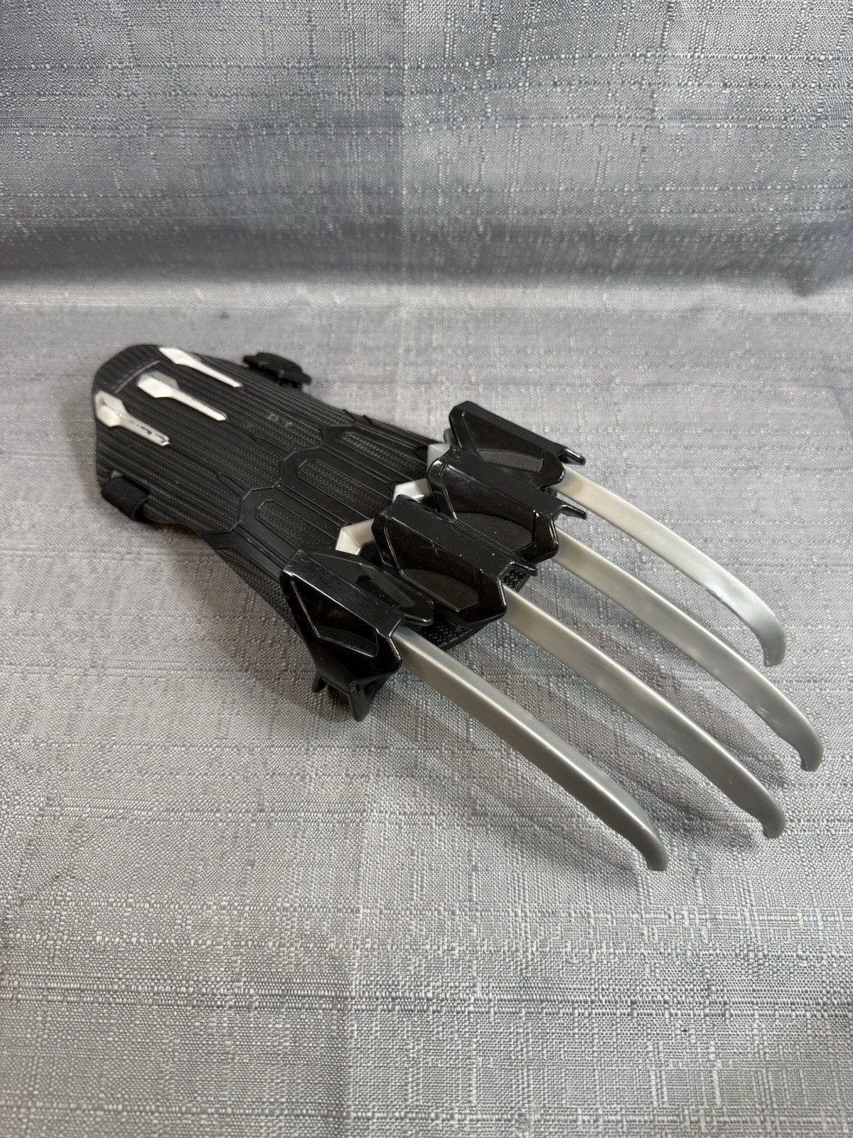 Marvel Hasbro 2017 Black Panther Basic Slasher Cl… - image 4