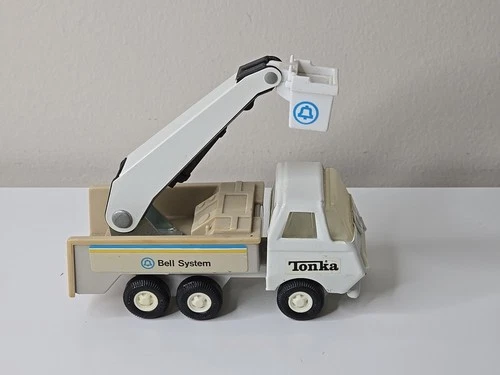 Vintage 1970’s Mini 6” Tonka Pressed Steel & Plastic Bell System Bucket Truck C4