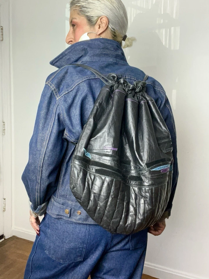 OVERSIZED & QUILTED 80s 1980’s Vintage Black Leather Backpack Boho Crossbody Bag - Image 3 of 4