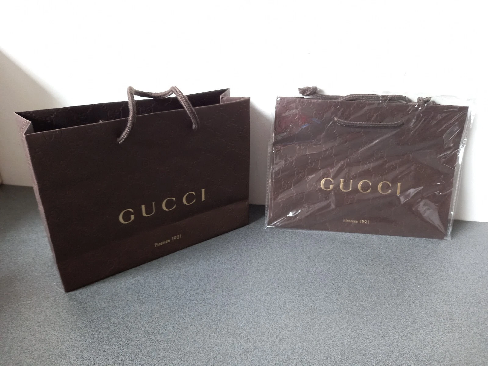 1 sac emballage cadeau Gucci neuf dans son emballage 23 cm x 17 cm