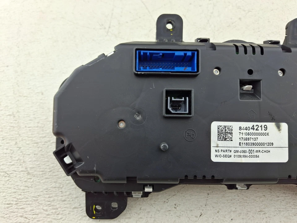 2018-2019 GMC TERRAIN 1,5 Л ПЕРЕДНЯЯ ПРИБОРНАЯ ПАНЕЛЬ СПИДОМЕТР ПРИБОРНАЯ ПАНЕЛЬ 56K OEM - Изображение 2 из 4