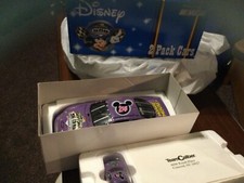 Team Caliber Disney 2 Pack Cars scala 1/24 e 1/64 NASCAR pressofusi Minnie Mouse