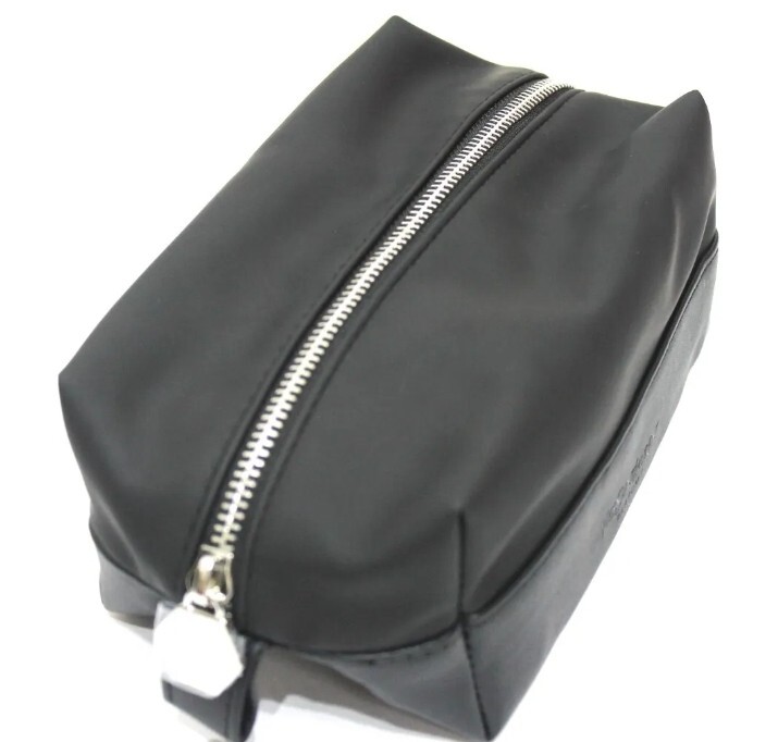 YSL Yves Saint Laurent Pochette Sacchetto di lavaggio nero piccolo Nuovo.