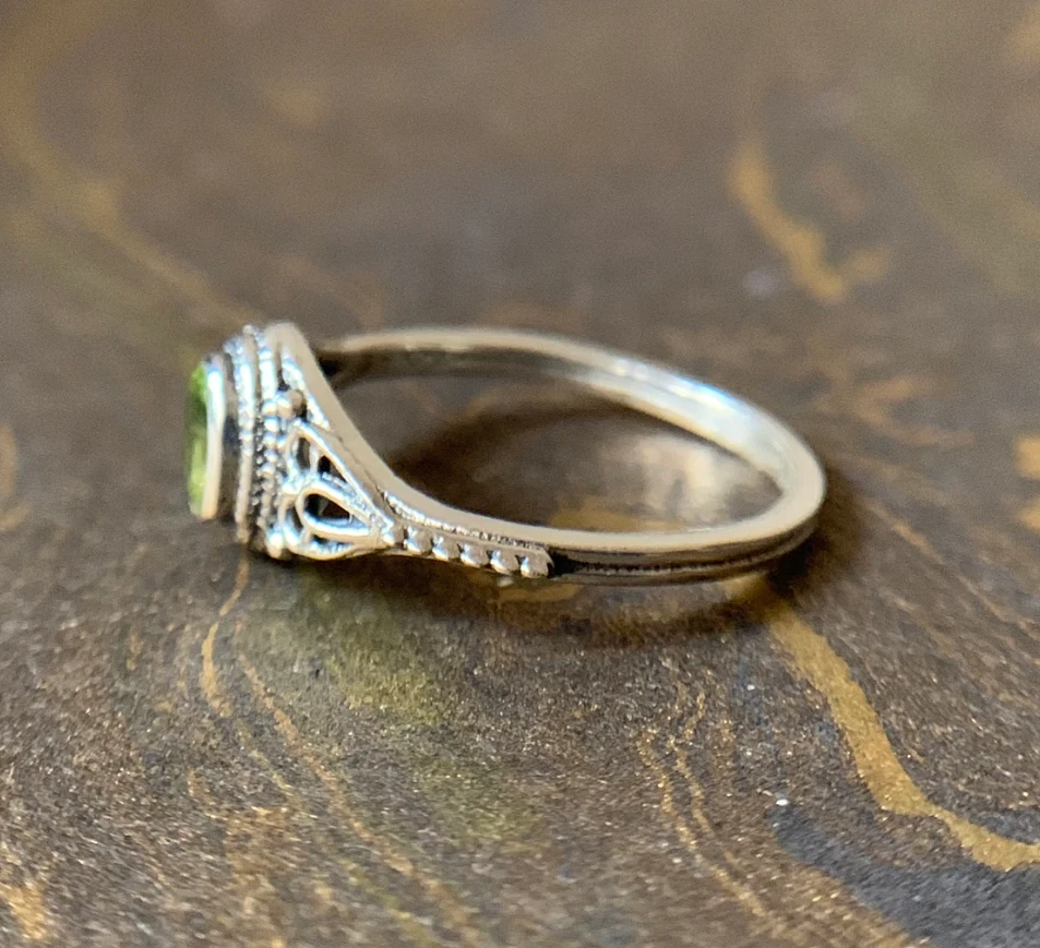 Hermoso anillo de compromiso de peridoto vintage plateado anillo fiesta ropa joyería Foto 2 de 4