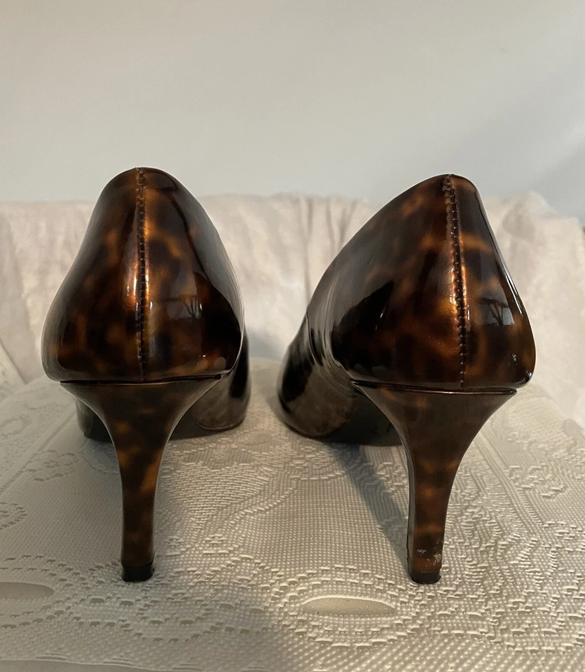 Comfort Plus by Predictions talla 7 estilo stiletto tacones altos estampado leopardo descolorido Foto 3 de 4