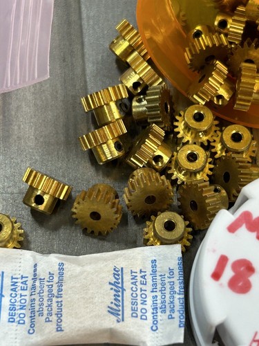QTY 1 TRADESHIP BRASS PINION GEAR MODULE 0.5 PITCH 18 TEETH .091" BORE SLOT CAR - Picture 6 of 18