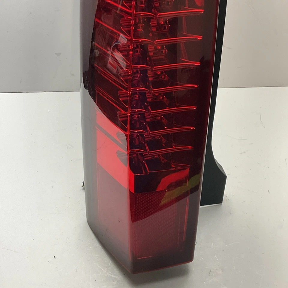 Cadillac SRX 2004-2009 LED lado del conductor izquierdo luz trasera exterior OEM 25763469 Foto 4 de 4