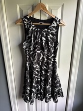 Express Womens Black Ivory Abstract Print Fit Flare Sleeveless Mini Dress Size 6