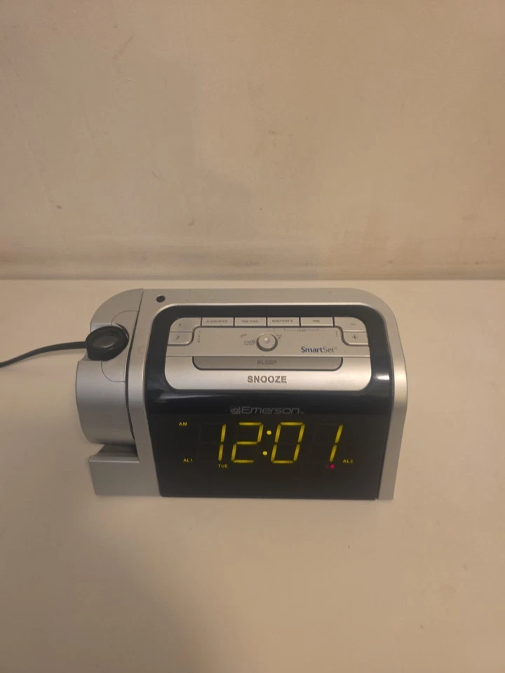 Emerson Smart Set CKS3518 Reloj Despertador Radio AM/FM con Proyector de Tiempo (Probado) Foto 3 de 4