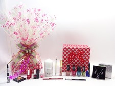 Rimmel Beauty Box Gift Set for Her | 16pc Makeup, Candle & Jewellery Present.