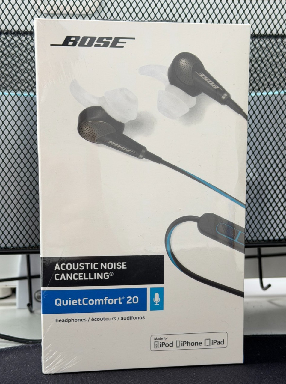 NEW SEALED BOSE QUIETCOMFORT 20 NOISE CANCELLING HEADPHONES FOR IOS - BLACK