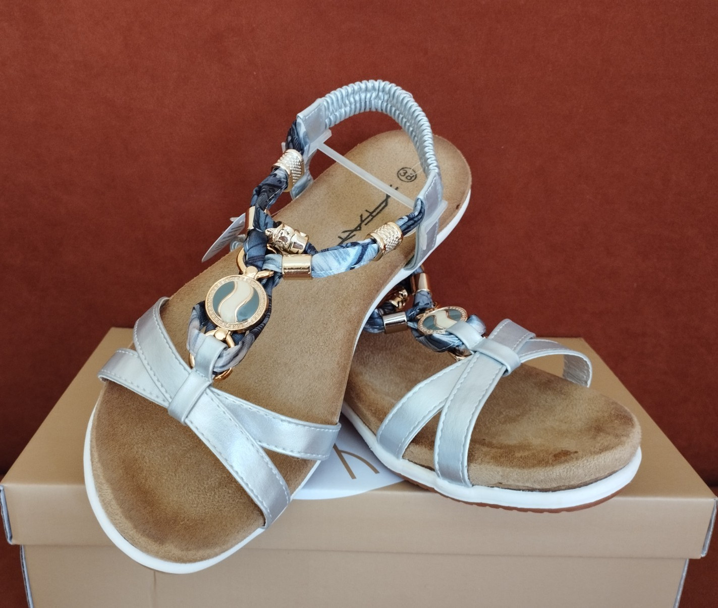 Sandalias STAY para mujer tono plateado cruzadas con tiras punta abierta Reino Unido 5 EUR 38 nuevas