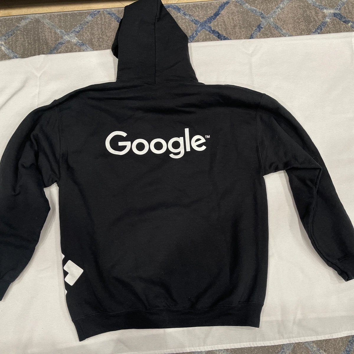 Large hotsell gildan hoodie
