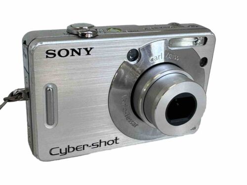 Sony Cyber-shot DSC-W70 7.2MP 3x Optical Zoom Digital Camera Silver Batt/Chg/SD - Picture 1 of 11